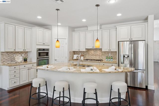 123 Benmore Dr, Hayward, CA 94542