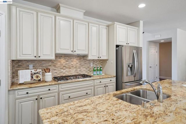 123 Benmore Dr, Hayward, CA 94542