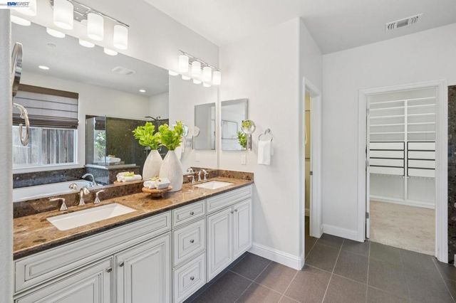 123 Benmore Dr, Hayward, CA 94542