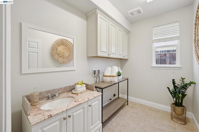 123 Benmore Dr, Hayward, CA 94542