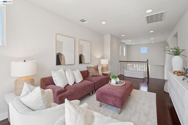 123 Benmore Dr, Hayward, CA 94542