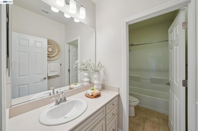 123 Benmore Dr, Hayward, CA 94542