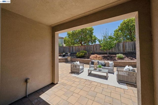 123 Benmore Dr, Hayward, CA 94542