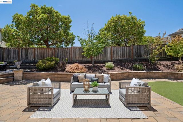 123 Benmore Dr, Hayward, CA 94542