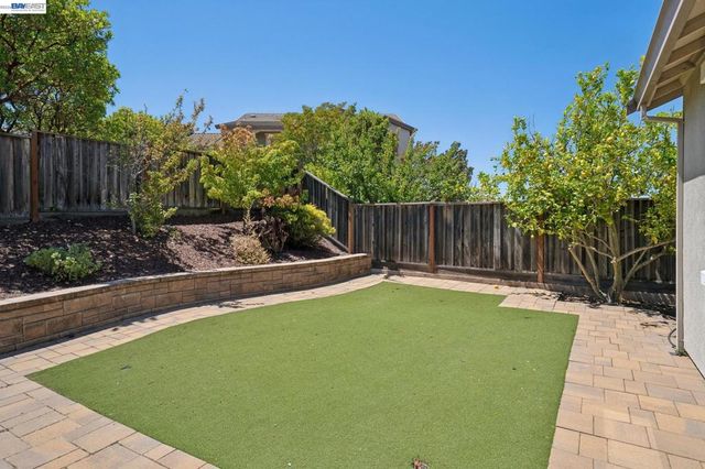 123 Benmore Dr, Hayward, CA 94542