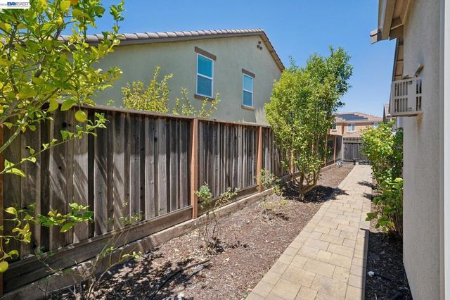 123 Benmore Dr, Hayward, CA 94542