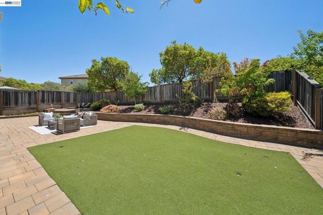 123 Benmore Dr, Hayward, CA 94542