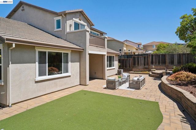 123 Benmore Dr, Hayward, CA 94542