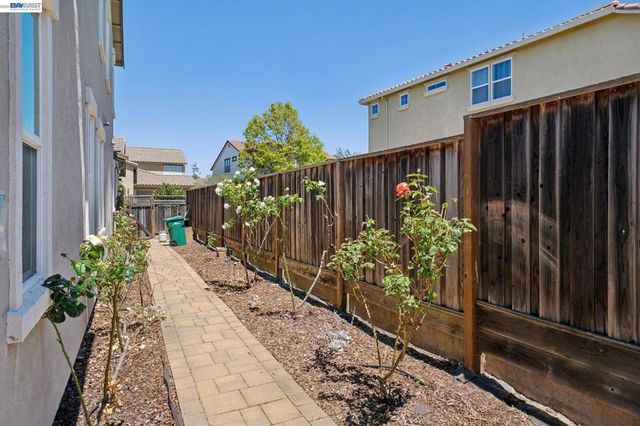 123 Benmore Dr, Hayward, CA 94542