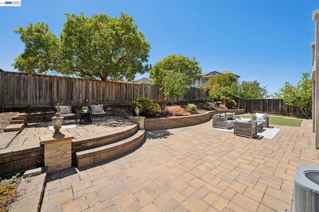 123 Benmore Dr, Hayward, CA 94542