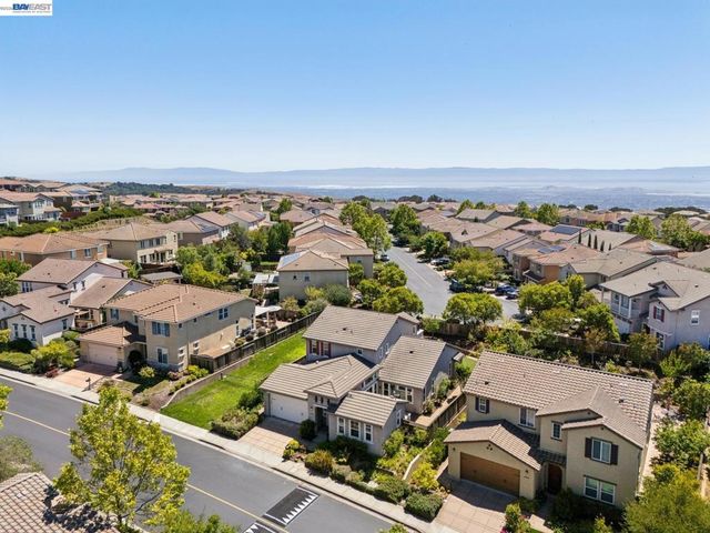 123 Benmore Dr, Hayward, CA 94542
