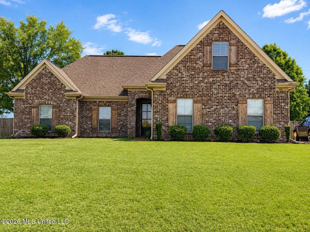 308 Garrison Drive, Senatobia, MS 38668 — exterior