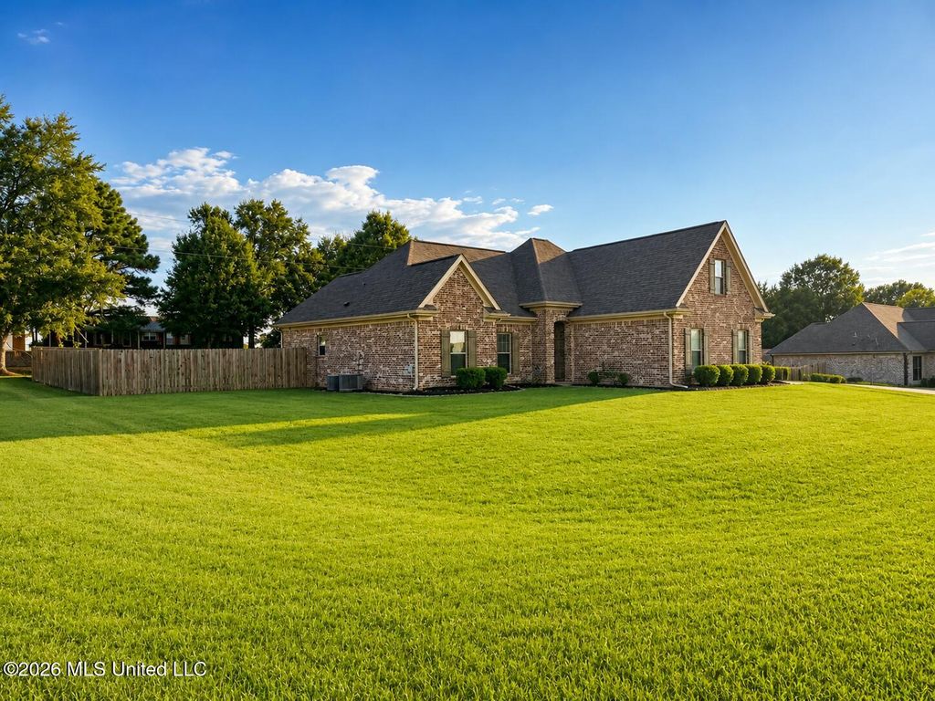 308 Garrison Drive, Senatobia, MS 38668 — photo 2