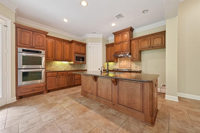 1306 Royal Sands Lane, Kingwood, TX 77345