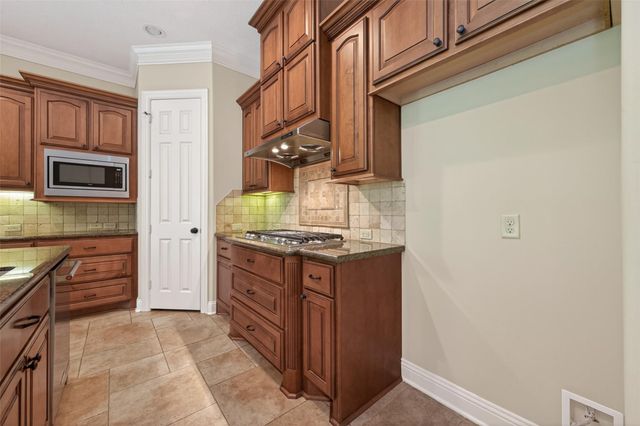 1306 Royal Sands Lane, Kingwood, TX 77345