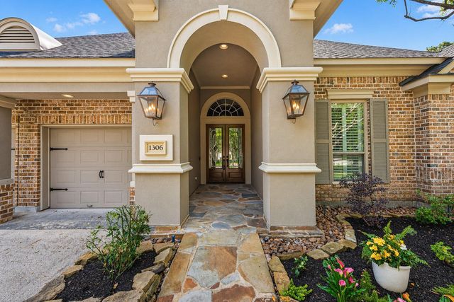 1306 Royal Sands Lane, Kingwood, TX 77345