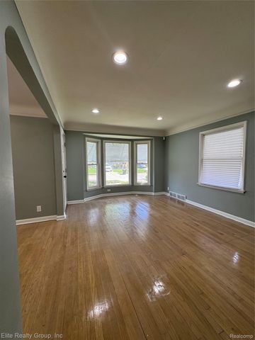 19351 Plainview Avenue W, Detroit, MI 48219