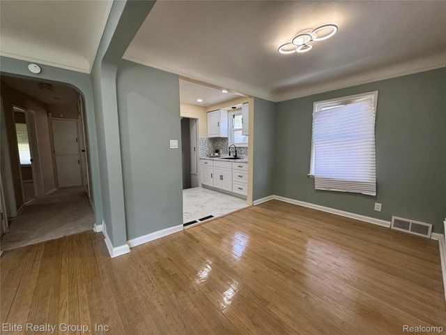19351 Plainview Avenue W, Detroit, MI 48219