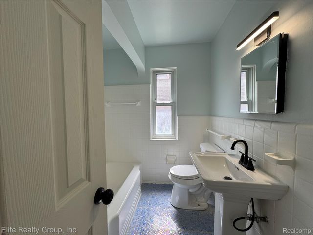 19351 Plainview Avenue W, Detroit, MI 48219