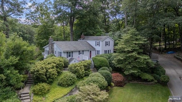 9 Ridge Road, Bloomingdale, NJ 07403