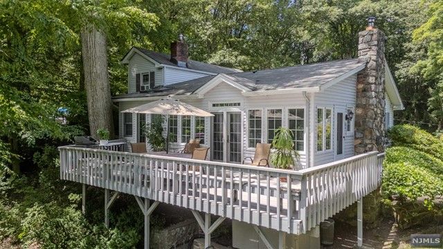 9 Ridge Road, Bloomingdale, NJ 07403
