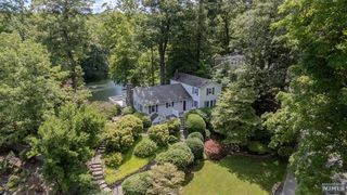 9 Ridge Road, Bloomingdale, NJ 07403