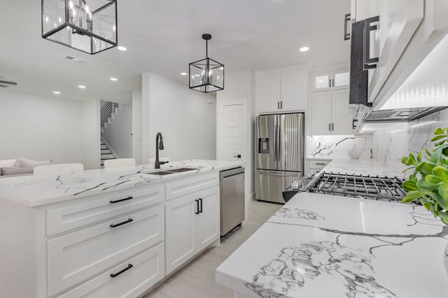 1122 S Montclair Avenue, Dallas, TX 75208
