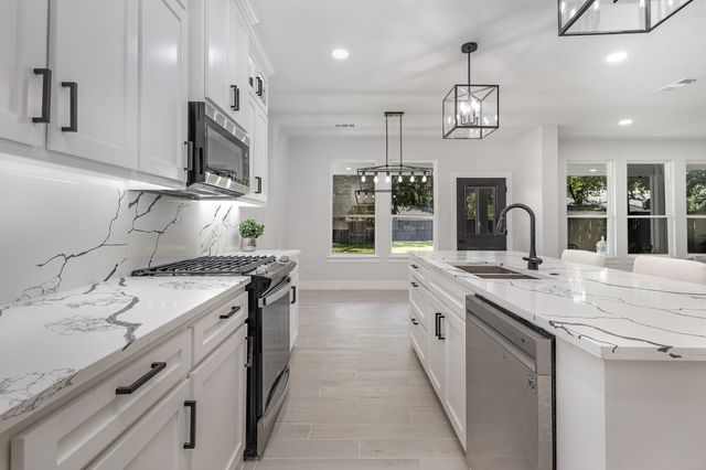 1122 S Montclair Avenue, Dallas, TX 75208