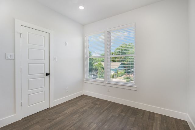 1122 S Montclair Avenue, Dallas, TX 75208