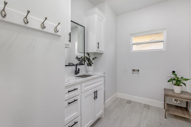 1122 S Montclair Avenue, Dallas, TX 75208