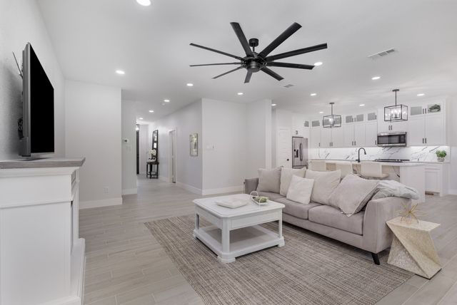 1122 S Montclair Avenue, Dallas, TX 75208