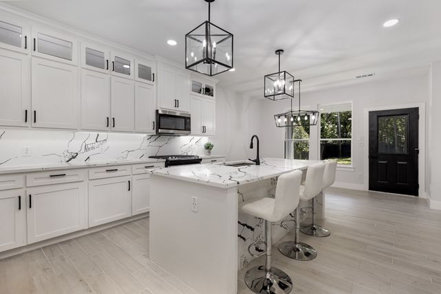 1122 S Montclair Avenue, Dallas, TX 75208