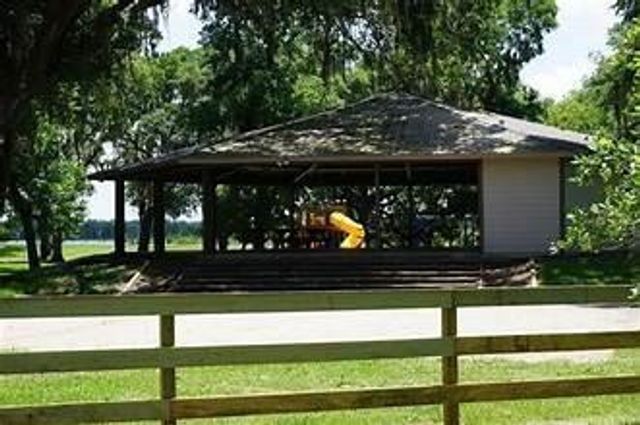 336 Wagon Wheel Trail, West Columbia, TX 77515