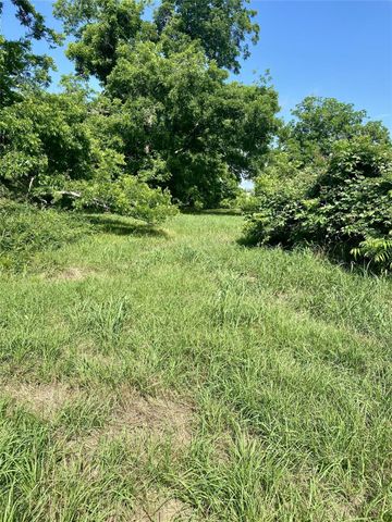 336 Wagon Wheel Trail, Angleton, TX 77515
