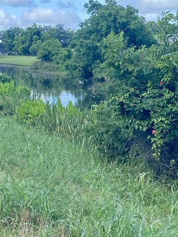 336 Wagon Wheel Trail, Angleton, TX 77515