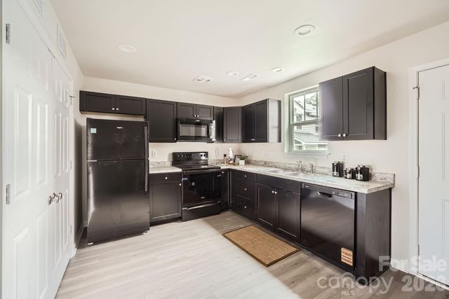 1610 Ct Brooks Circle, Charlotte, NC 28212