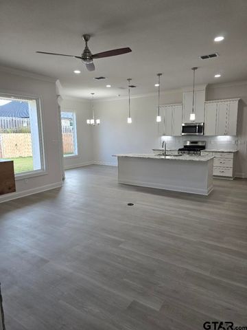 905 Alex Dr, Whitehouse, TX 75791