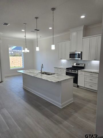 905 Alex Dr, Whitehouse, TX 75791