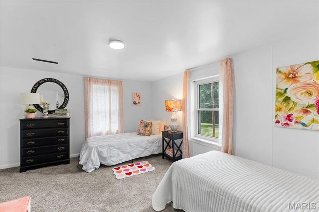90 Sunset Avenue, Glen Carbon, IL 62034