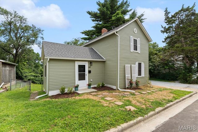 90 Sunset Avenue, Glen Carbon, IL 62034