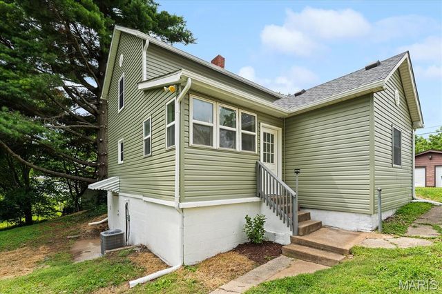 90 Sunset Avenue, Glen Carbon, IL 62034