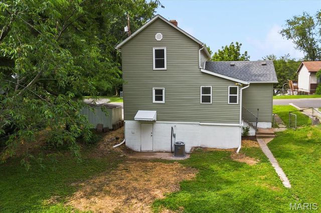 90 Sunset Avenue, Glen Carbon, IL 62034