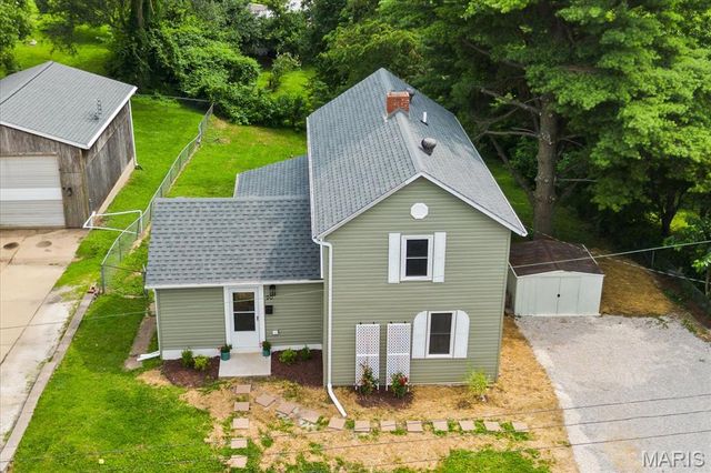 90 Sunset Avenue, Glen Carbon, IL 62034
