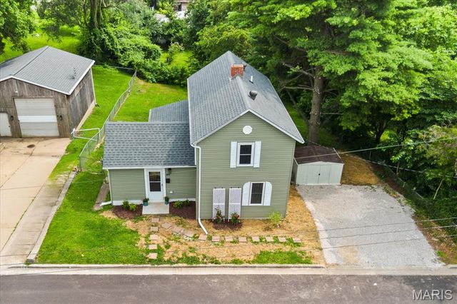 90 Sunset Avenue, Glen Carbon, IL 62034