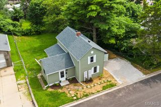 90 Sunset Avenue, Glen Carbon, IL 62034