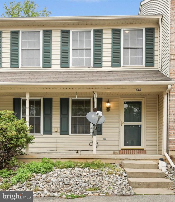 816 ROCKWOOD DR, Elizabethtown, PA 17022