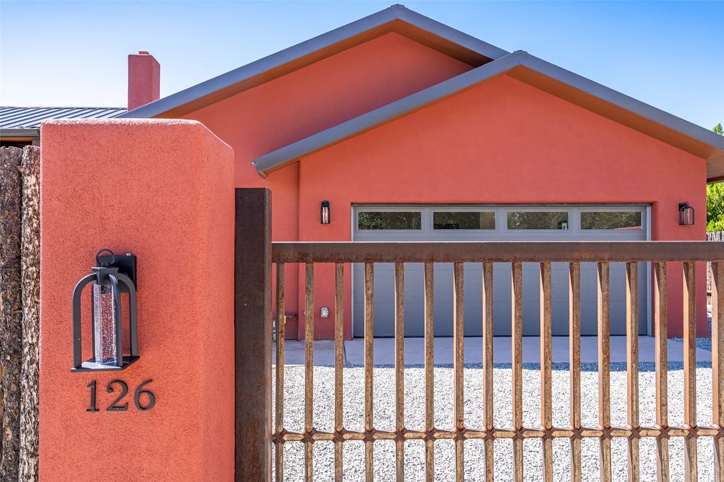 126 Caminito Montano, Santa Fe, NM 87501