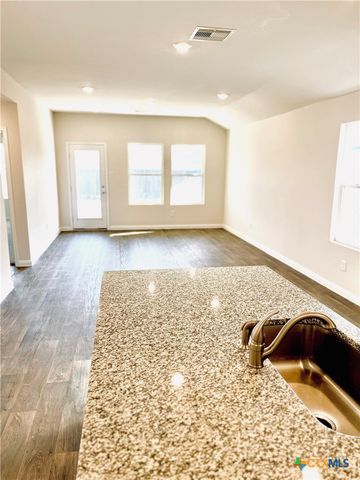 1420 London Way, Lockhart, TX 78644