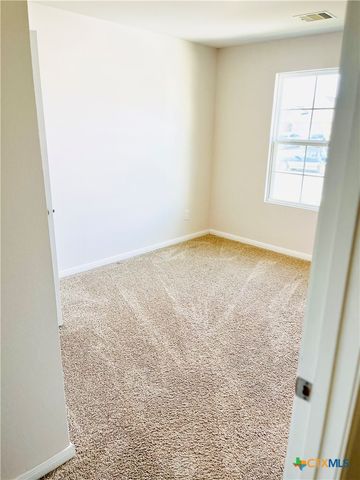 1420 London Way, Lockhart, TX 78644