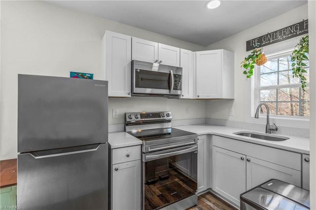 9 Courtesy Drive, Thomasville, NC 27360